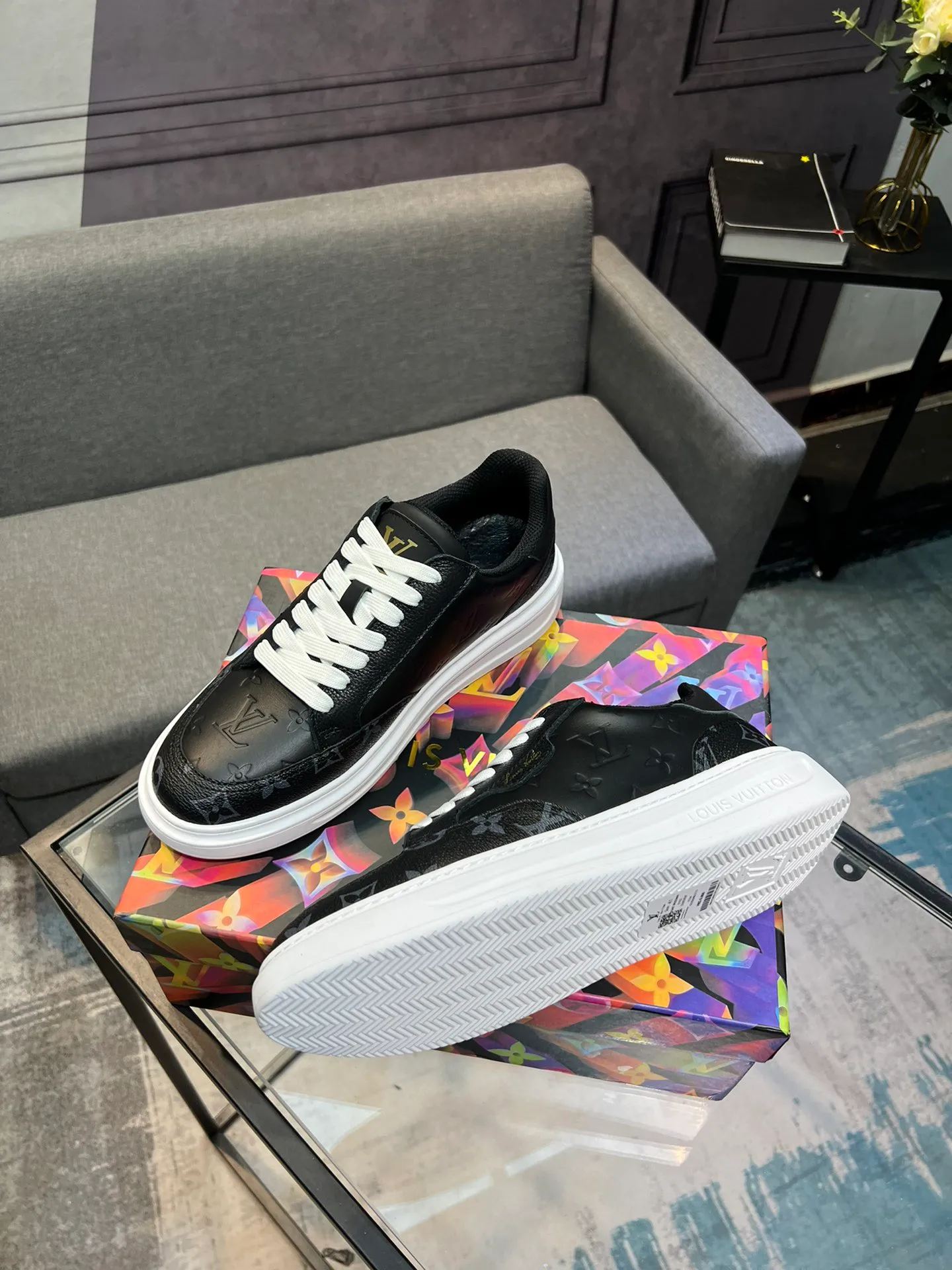 Men's Men's Shoes 💰540 LV Louis Vuitton. The latest fashionable casual shoes are popular in physical stores. The new spring and summer comfortable imported custom patent leather plus cowhide, cowhide mesh, and unique jacquard fabric element design. With sheepskin lining, Lv original base, [sun][sun] high-end packaging and high quality💪Details determine quality, welcome to compare🇮🇹Code number 38-44, 45 can be customized